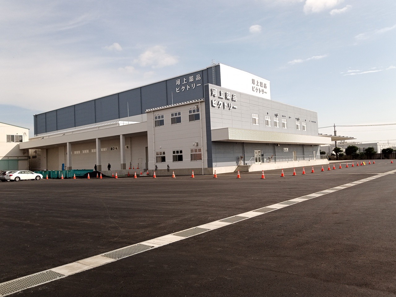 群馬県で建設中の工場の舗装工事完了後の様子