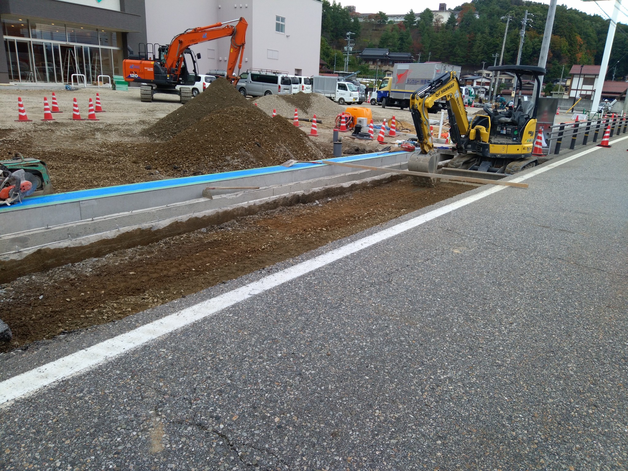 岐阜県高山市　店舗新築工事　外構工事・新規乗り入れ工事施工状況