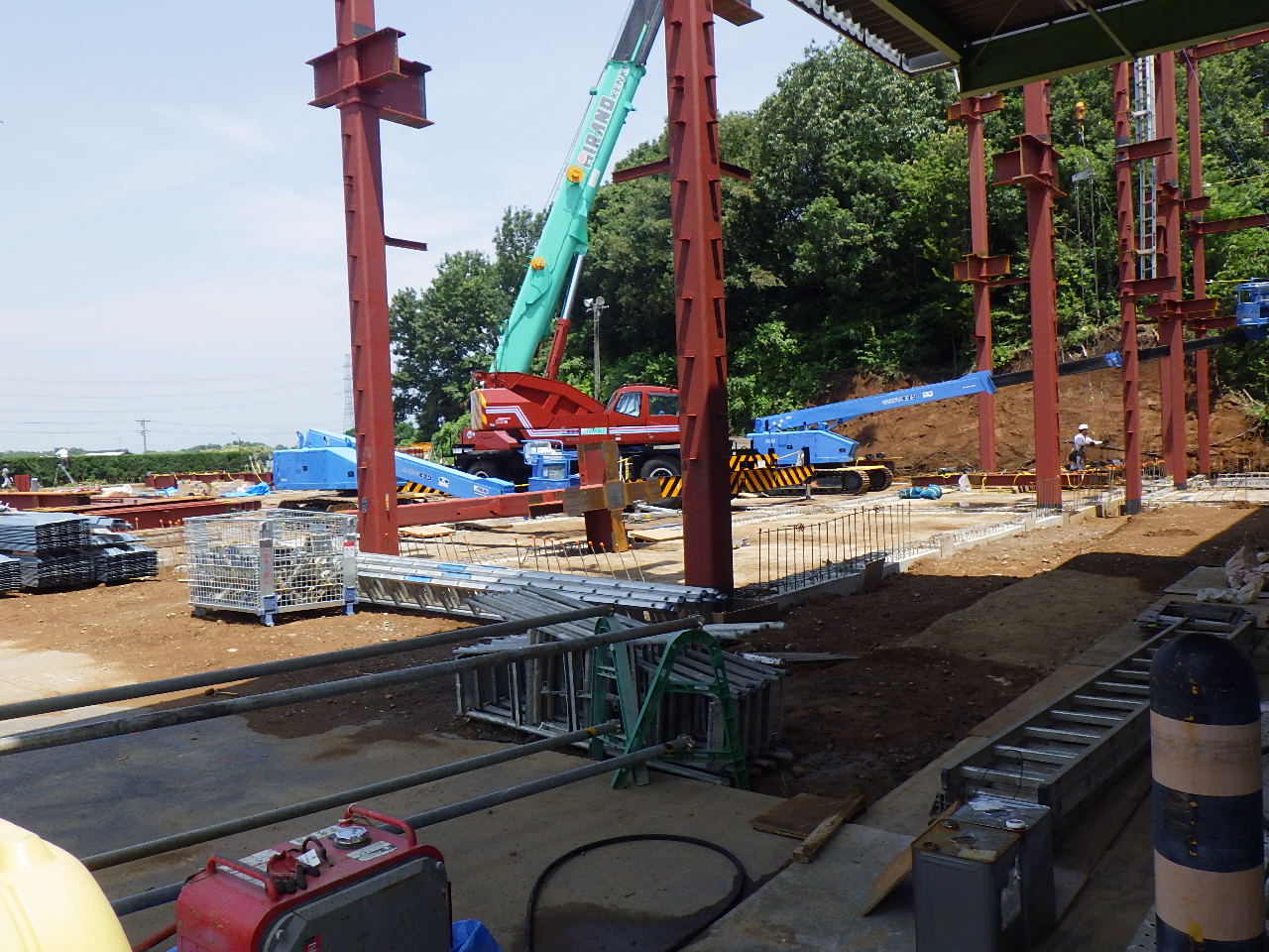 岐阜県加茂郡での工場新築増築工事　鉄骨工事・鉄骨建方の様子