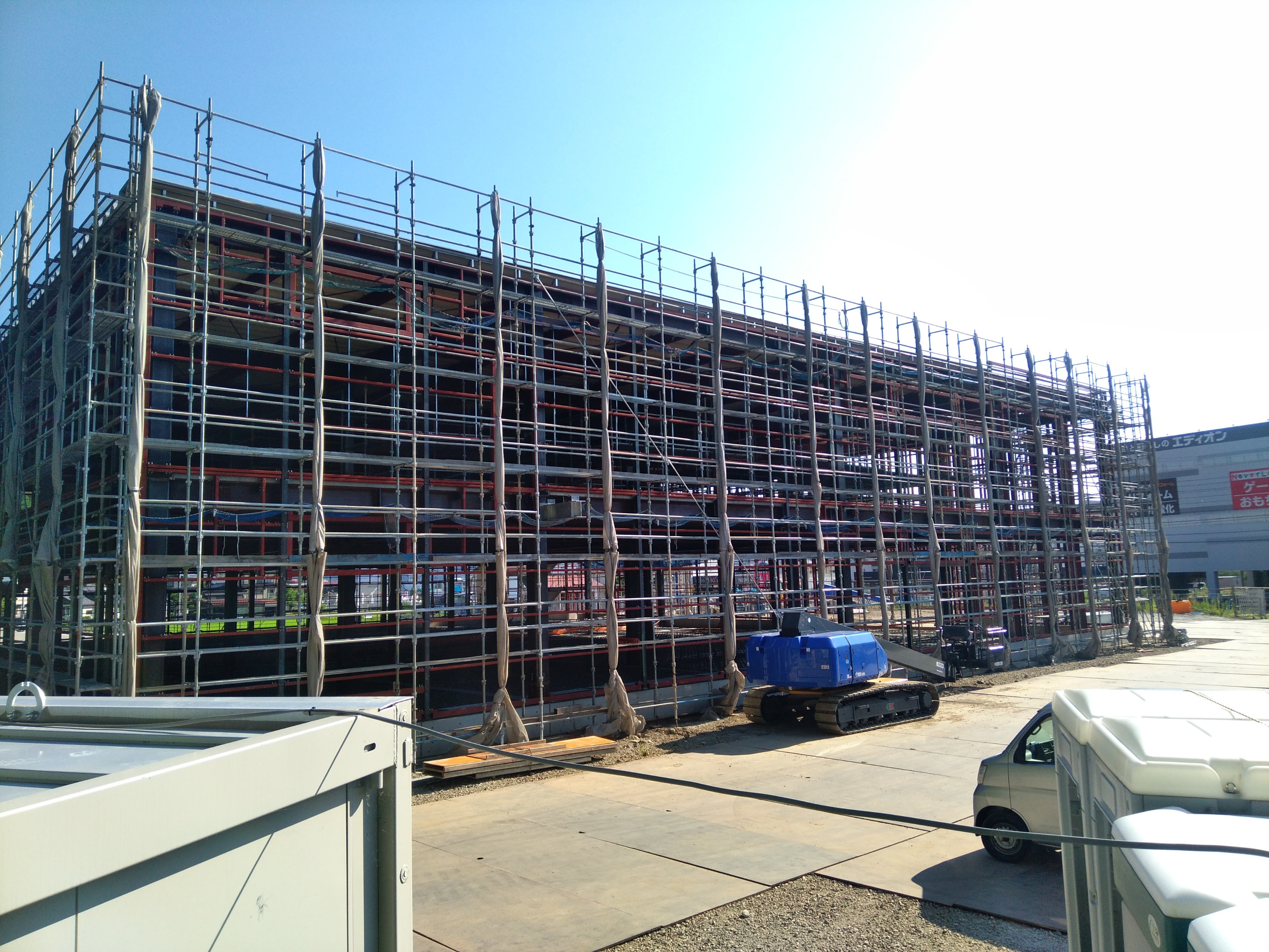 岐阜県高山市　店舗新築工事　仮設工事・外部足場完了状況