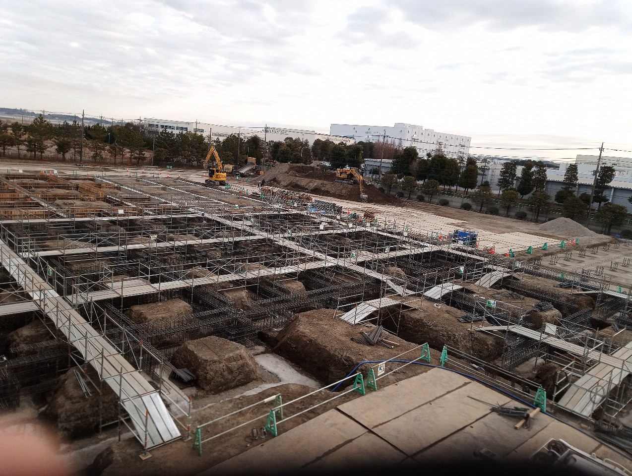 群馬県邑楽郡での工場新築工事　鉄筋工事の様子